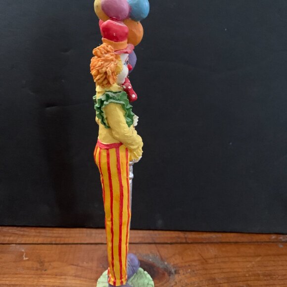 FIGURINE - VINTAGE Resin tall thin circus CLOWN with balloons & walking stick - Picture 5 of 8